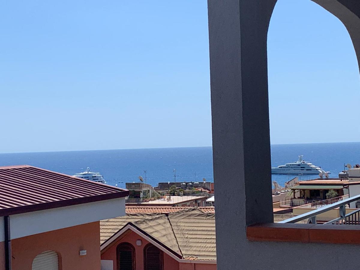 Residence La Fenice Ff Giardini Naxos Exterior foto